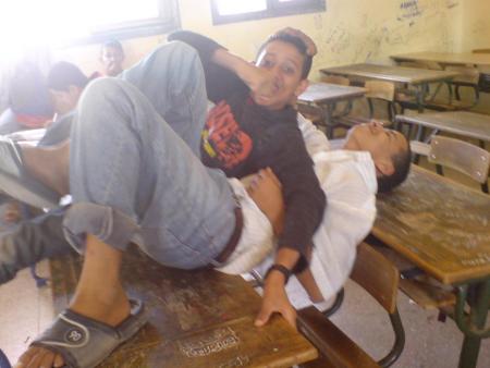 je vous pr�sente combat de abd rahim et zray9a(c'est moi)